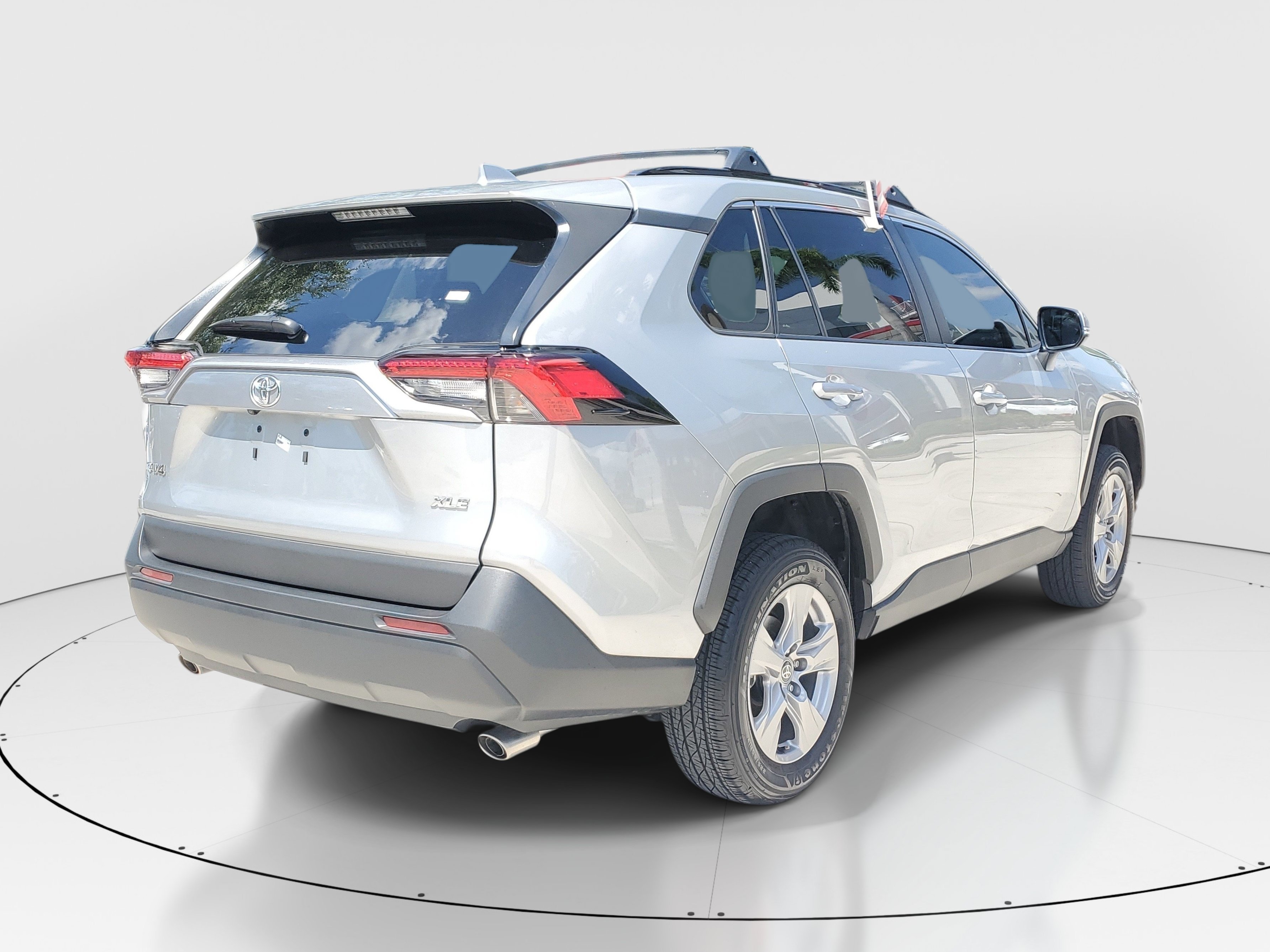 Used 2025 Silver Sky Metallic Toyota XLE image 6