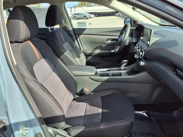 New 2025 Two-tone Atlantic Gray Metallic / Super Black Nissan SR image 6