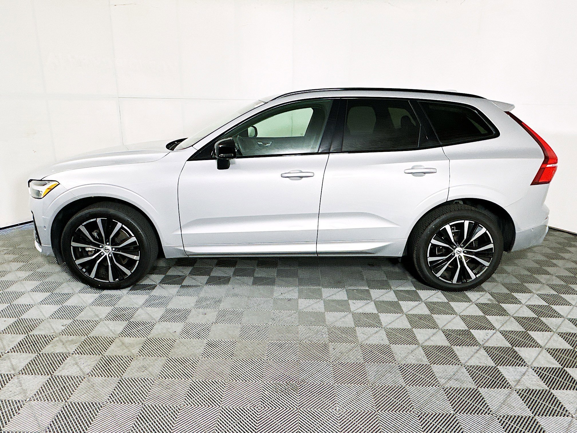 2024 Volvo XC60 thumbnail 8