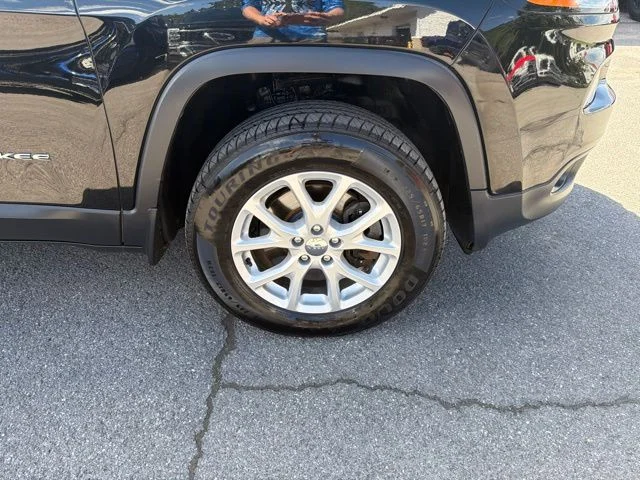 Used 2018 Diamond Black Jeep Latitude Plus image 16