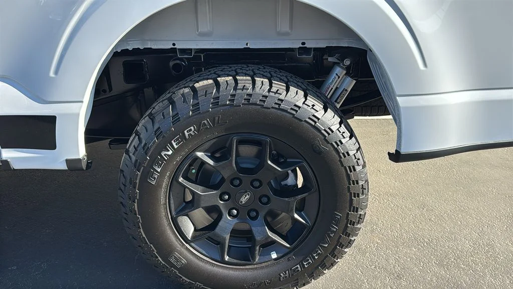 New 2026 Oxford White Ford XLT image 9