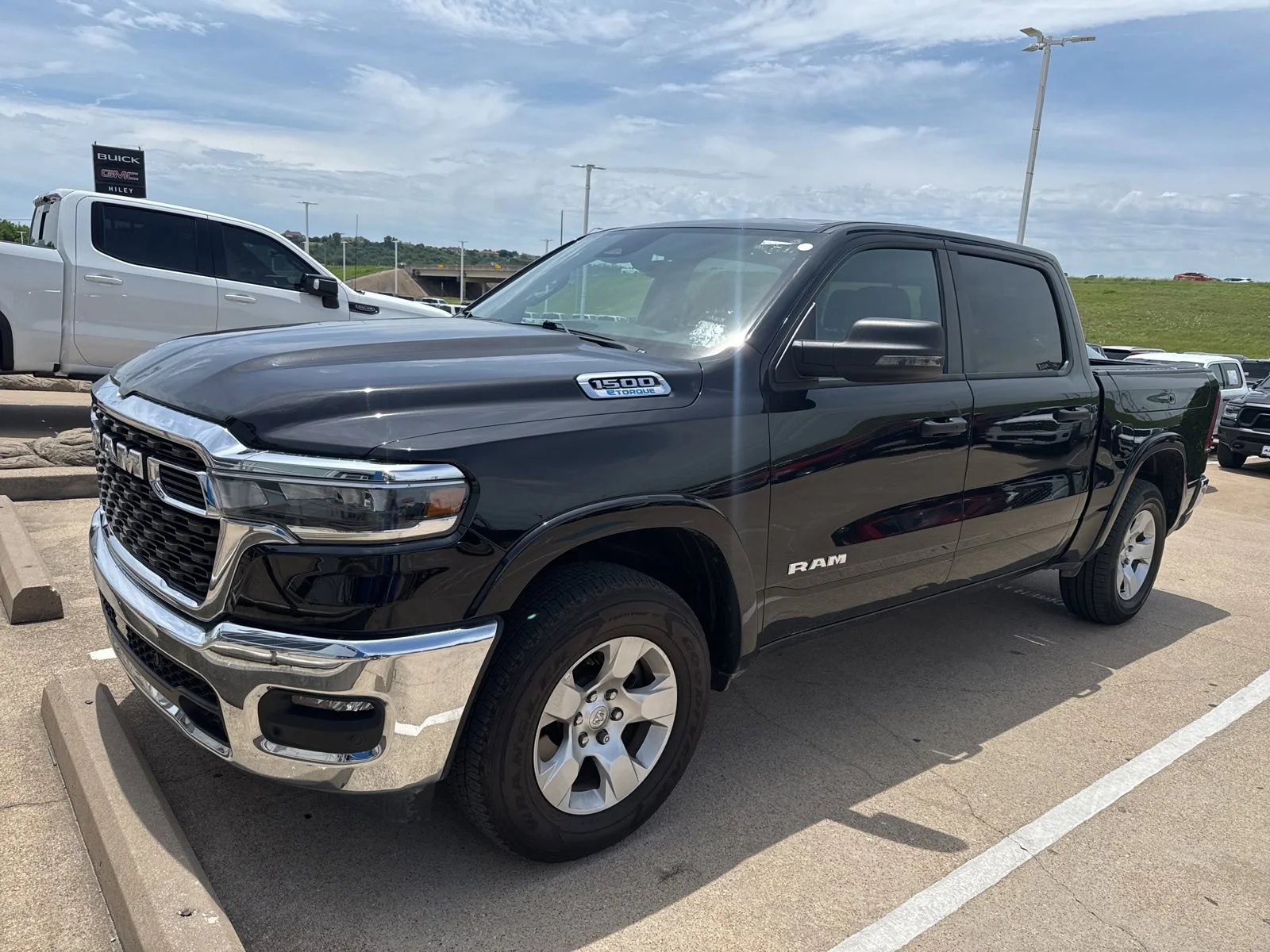 2025 RAM 1500 Big Horn/Lone Star 4x4 Crew Cab 5'7's photo