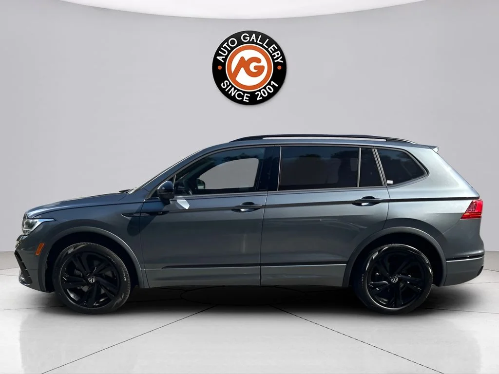 Used 2023 Gray Volkswagen 2.0T SE R-Line Black image 4