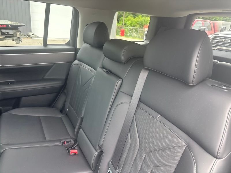 Used 2024 Silver Hyundai SEL image 18