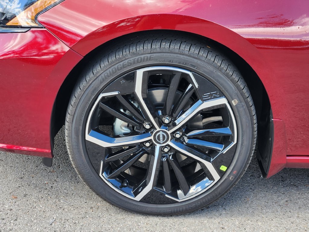 New 2026 Scarlet Ember Tintcoat Nissan SR image 7