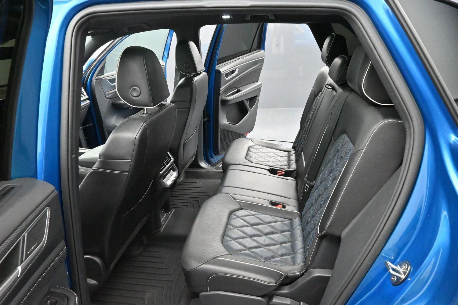 Used 2024 Kingfisher Blue Metallic Volkswagen 2.0T SEL Premium R-Line image 31
