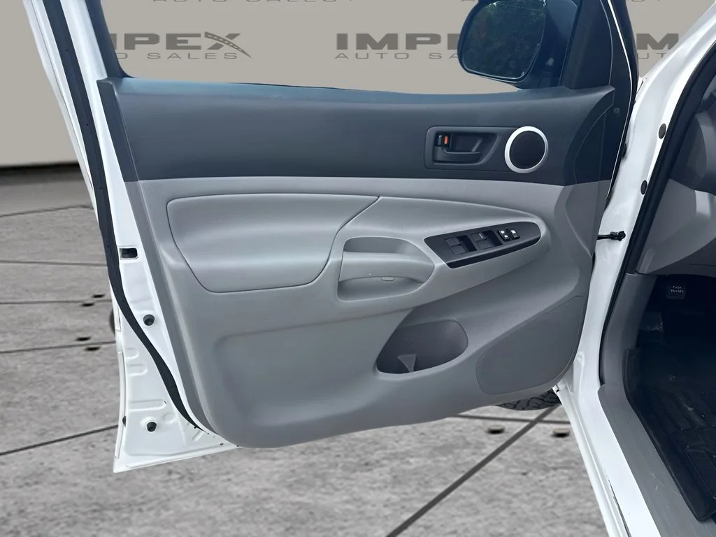 Used 2013 White Toyota Base image 14