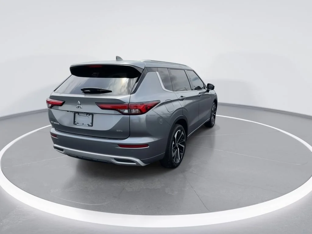 Used 2022 Gray Mitsubishi SEL image 8