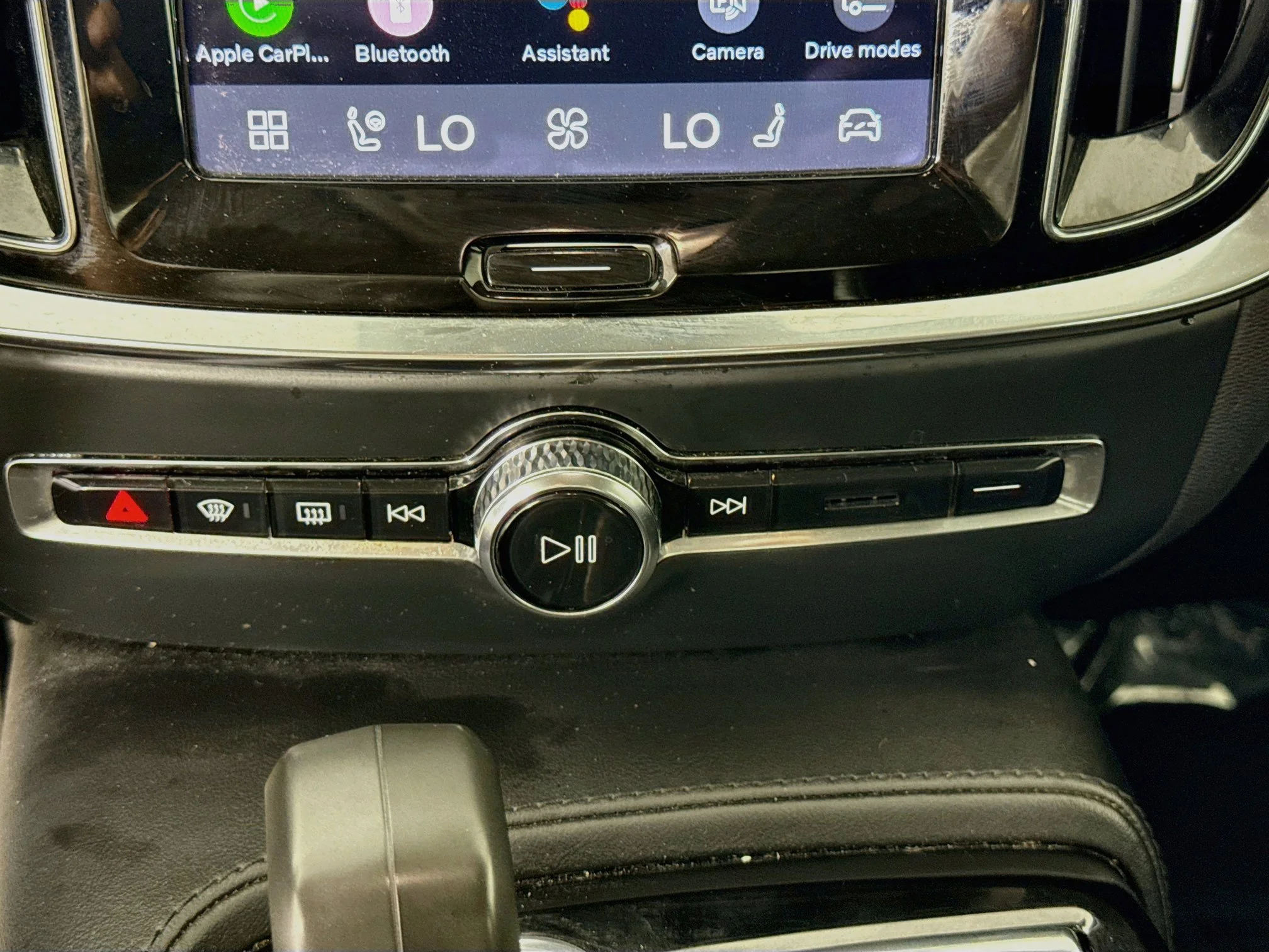 Used 2024 White Volvo Plus Dark Theme image 17