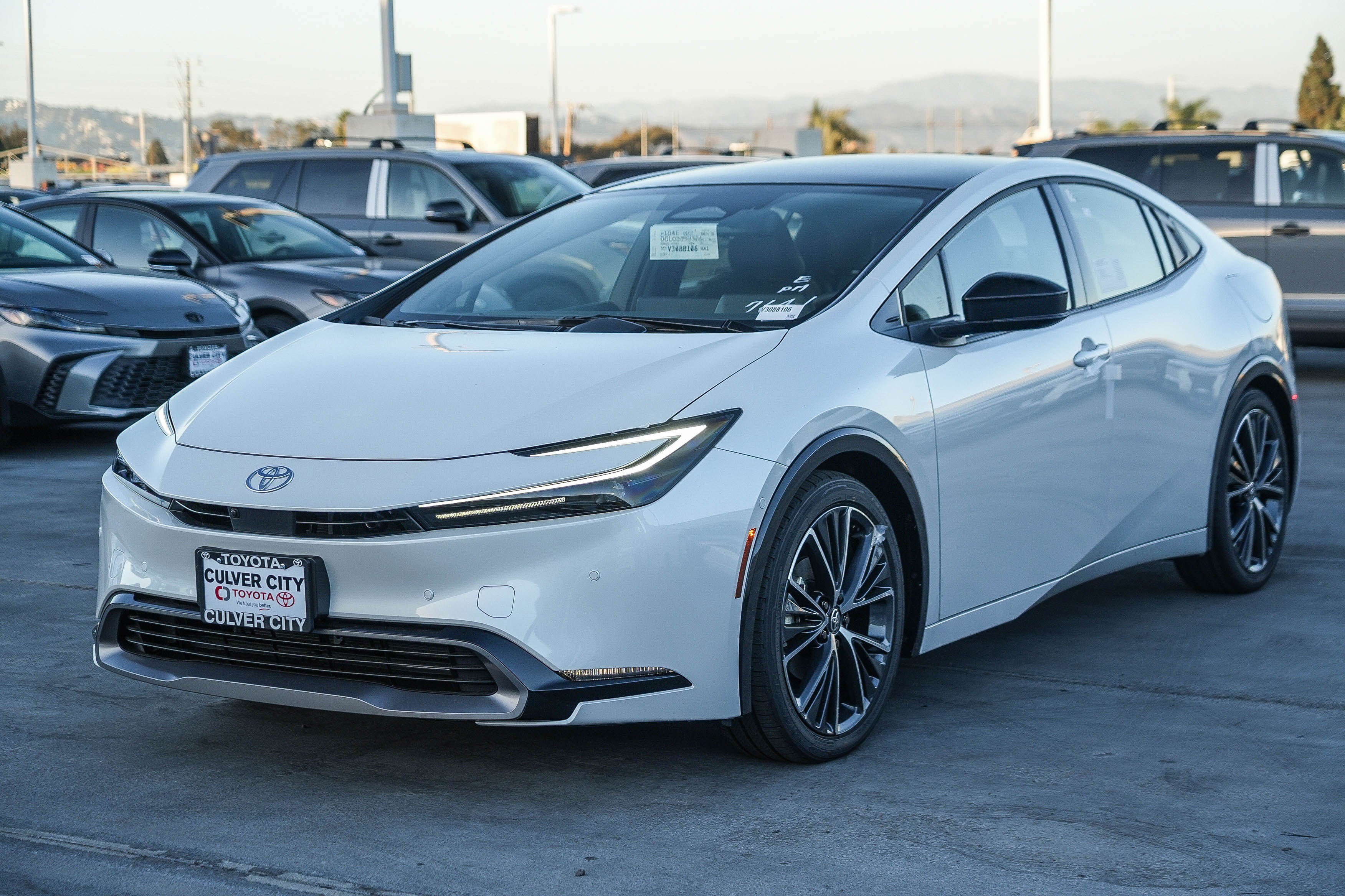 New 2027 Wind Chill Pearl <sup>1</sup> Toyota  Limited image 5