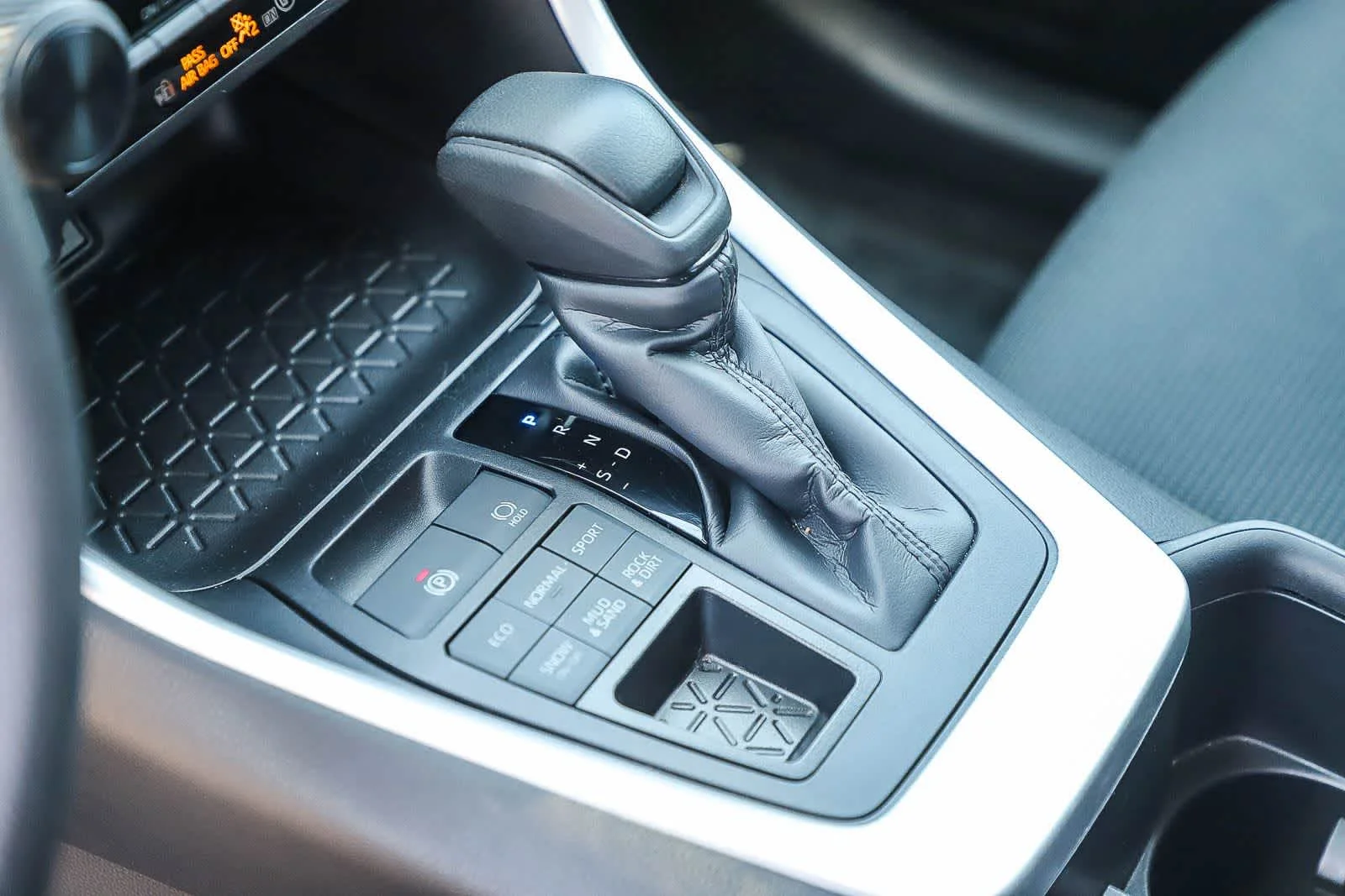 2024 Toyota RAV4 LE - Photo 20