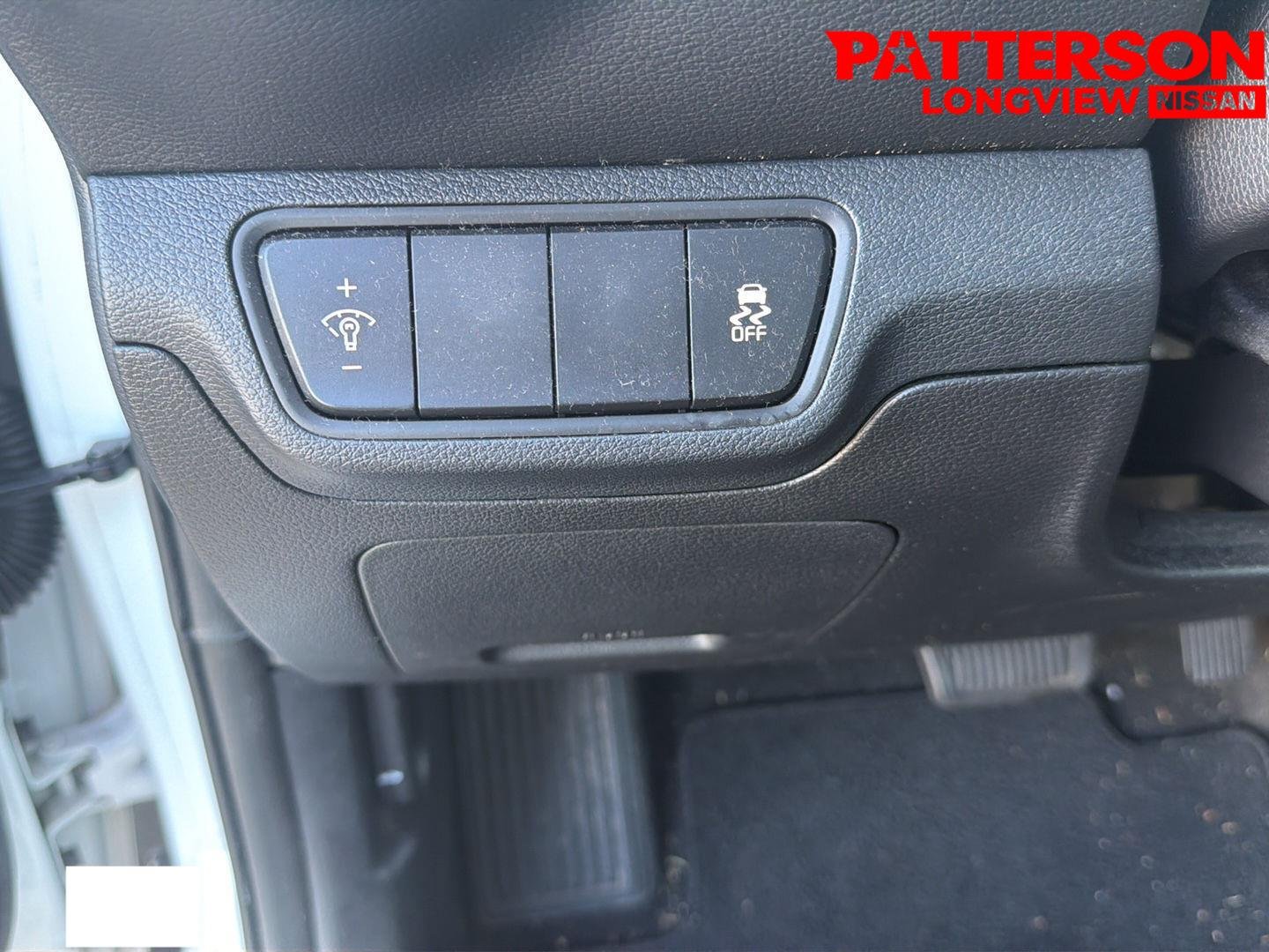 Used 2024 Snow White Pearl Kia LXS image 10