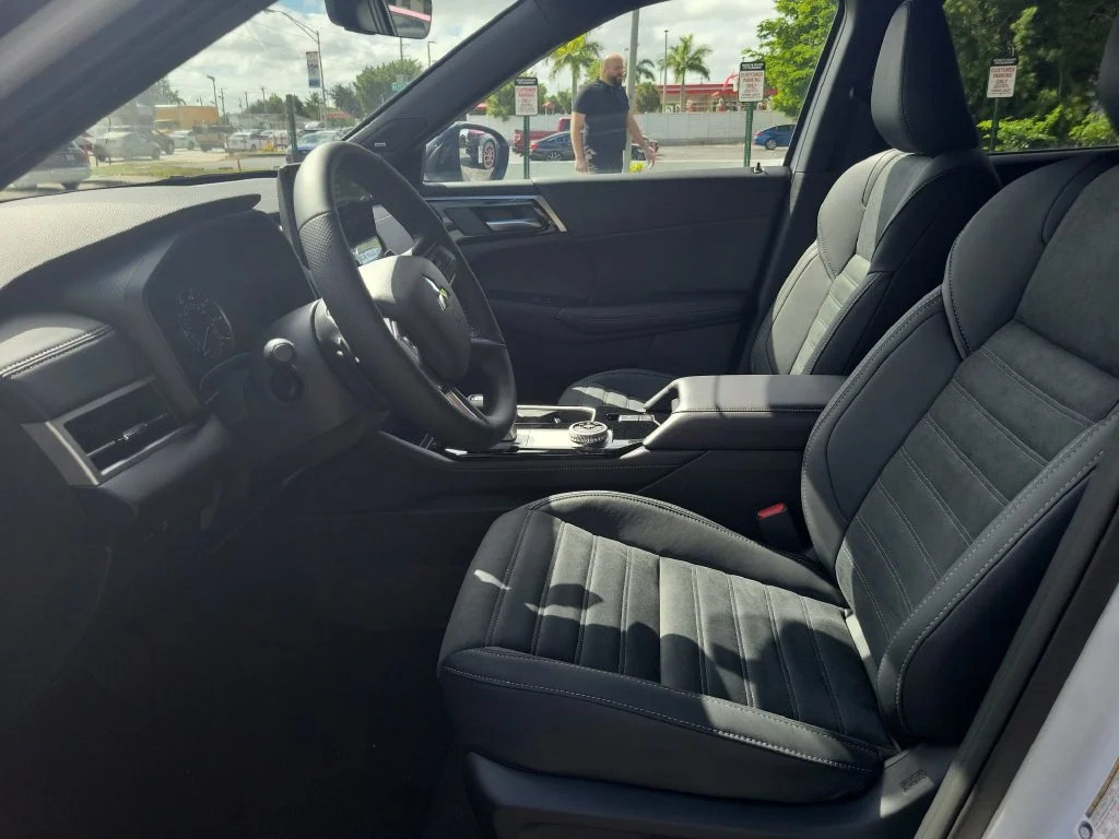 New 2026 White Mitsubishi LE 1.5T 2WD image 23