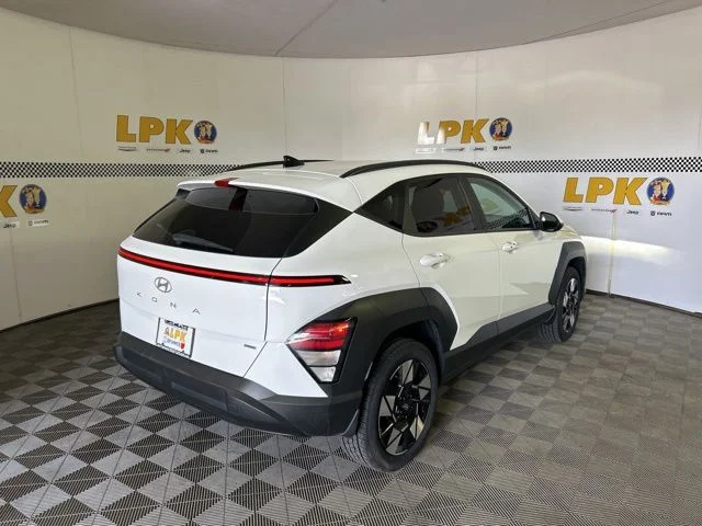 Used 2024 White Hyundai SEL image 3