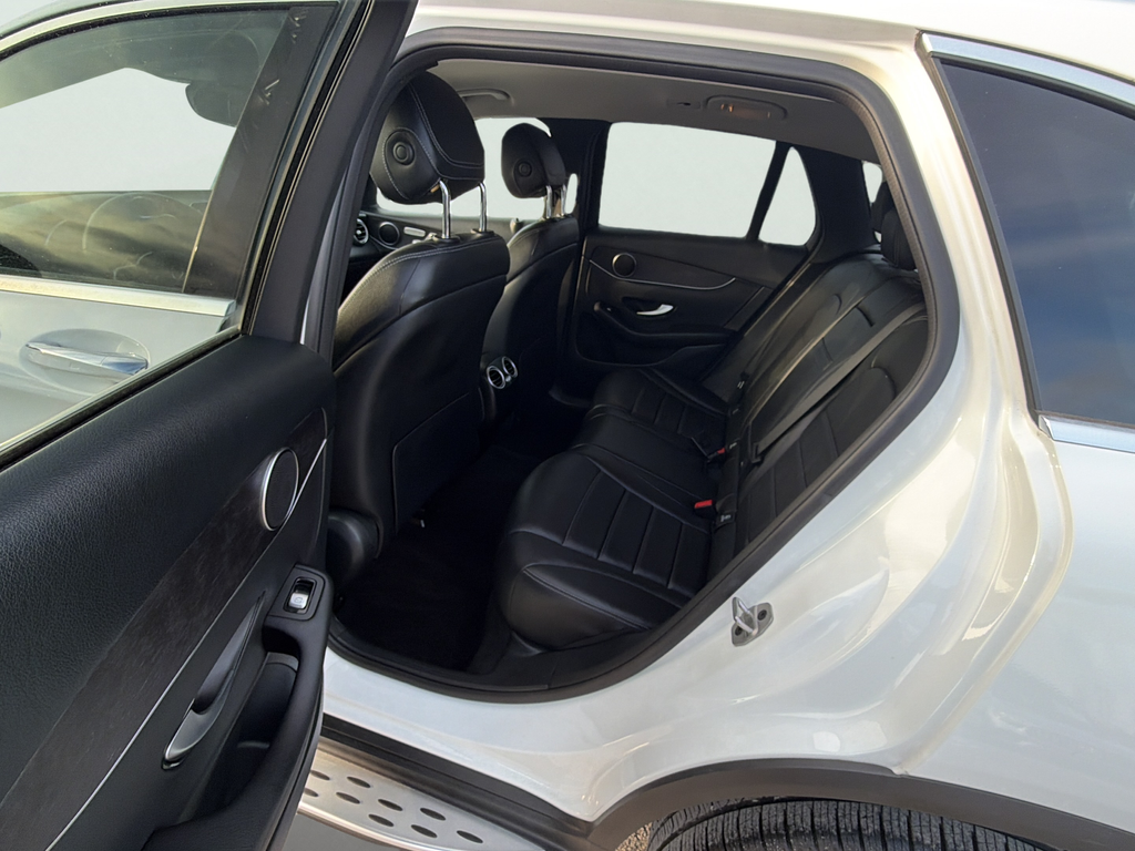 Used 2022 White Mercedes-Benz GLC 300 image 19