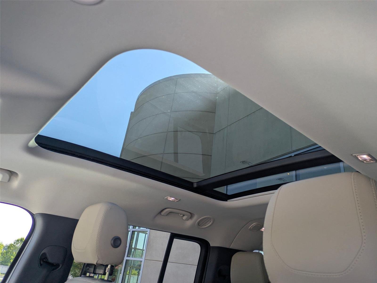 Used 2024 Fuji White Land Rover S image 24
