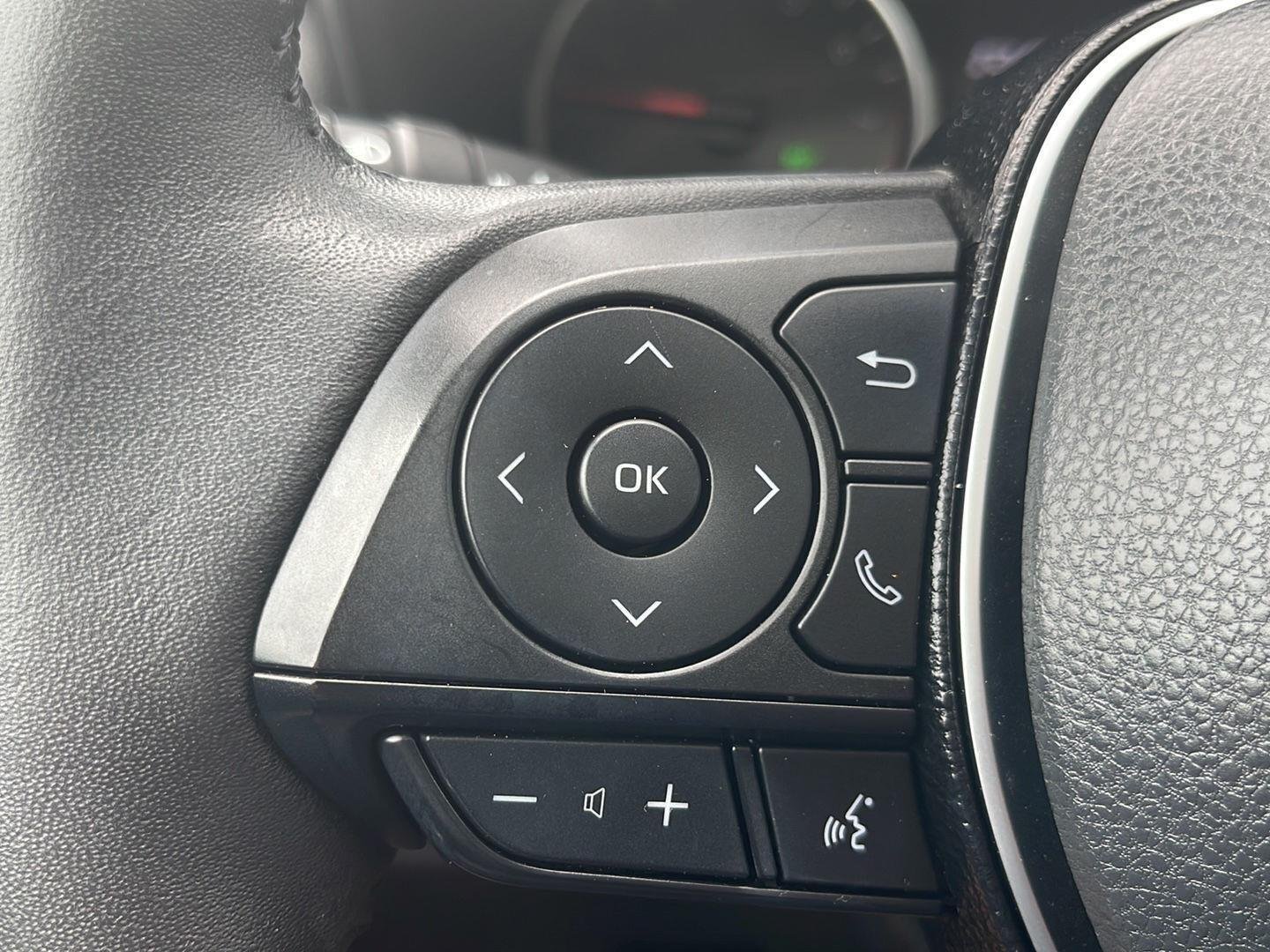 Used 2020 Midnight Black Metallic Toyota XLE Premium image 23
