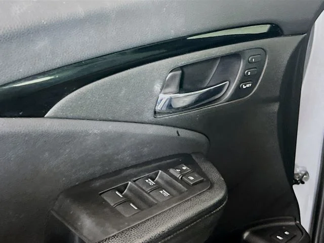 Used 2019 Lunar Silver Metallic Honda Elite image 18
