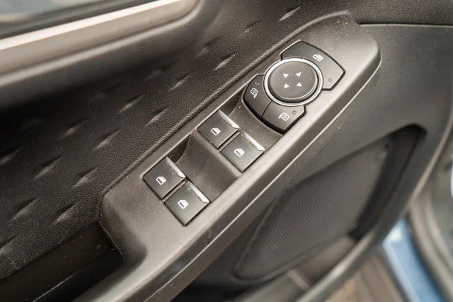 Used 2020 Blue Ford SE image 17