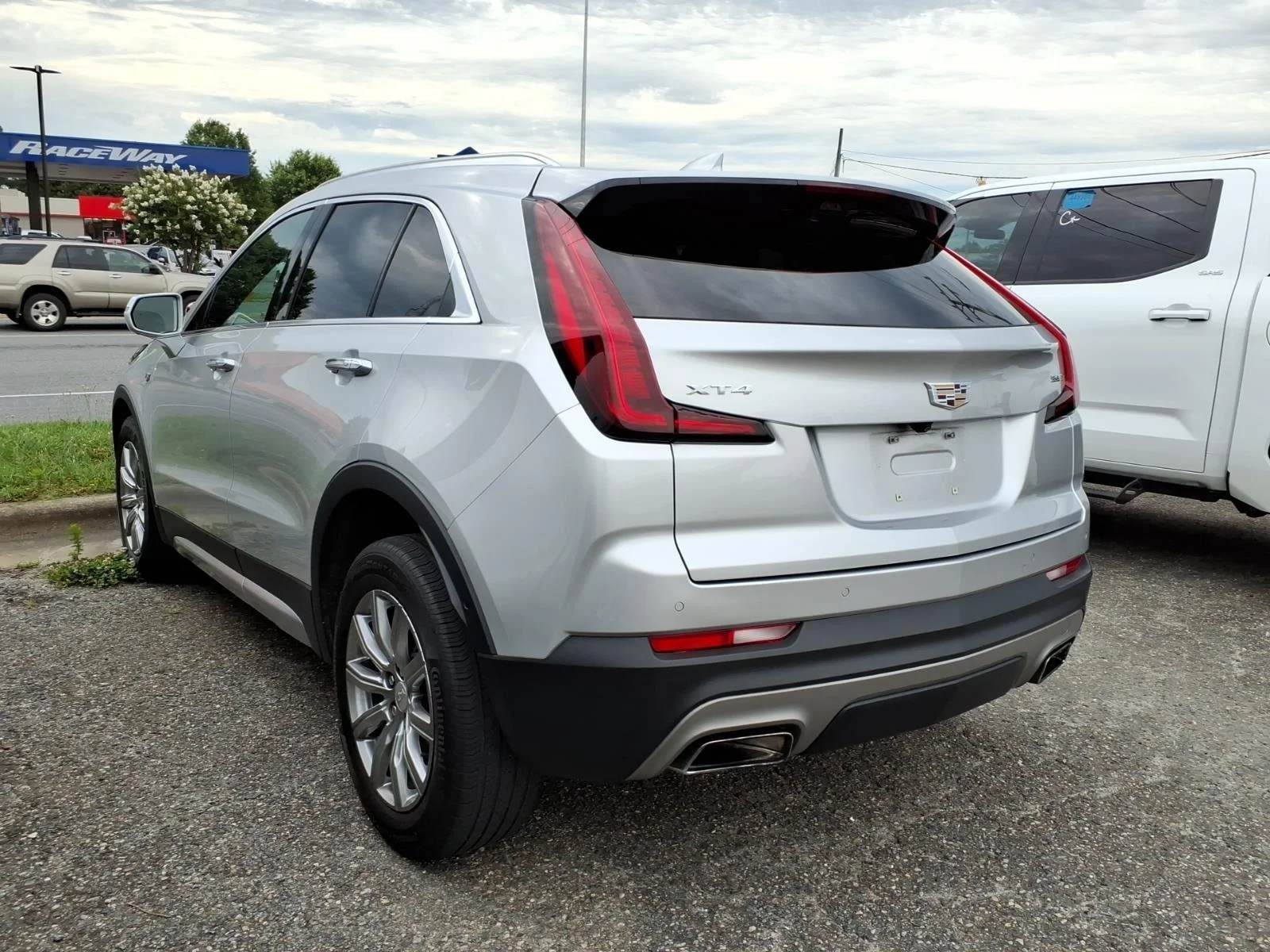 Used 2020  CADILLAC PREMLUXU image 4