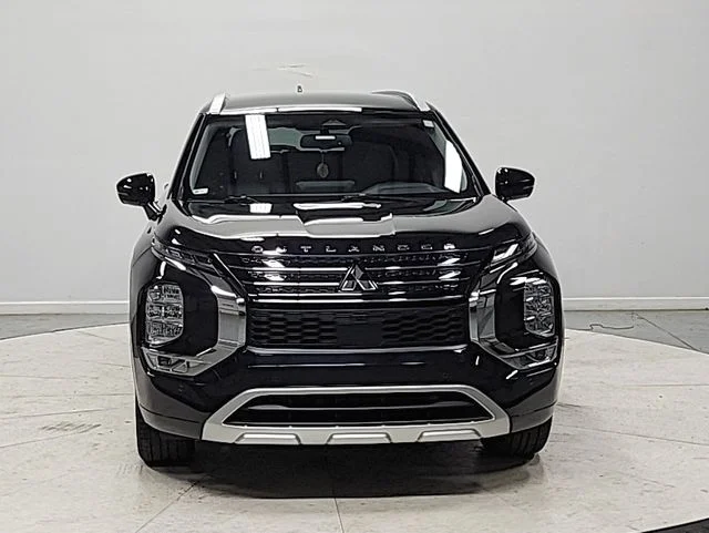 Used 2022 Black Mitsubishi SEL image 2