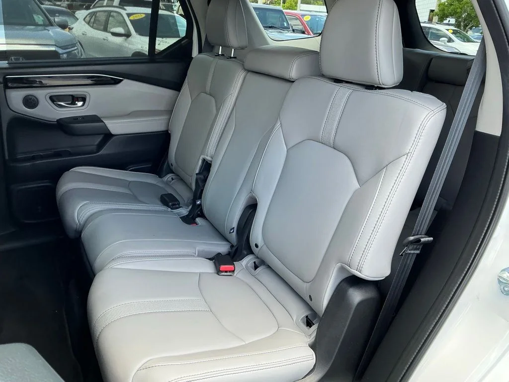 Used 2023 White Honda EX-L image 36