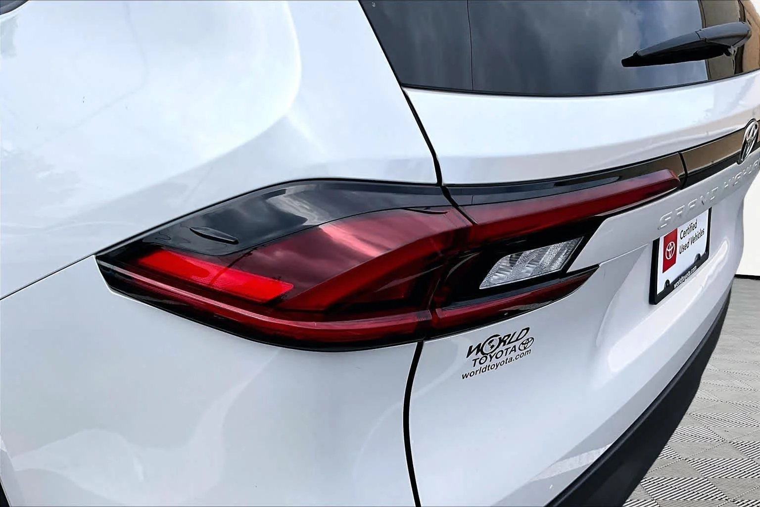Used 2025 Wind Chill Pearl Toyota LE image 29