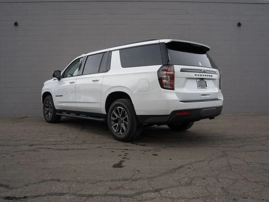 Used 2023 White Chevrolet Z71 image 3