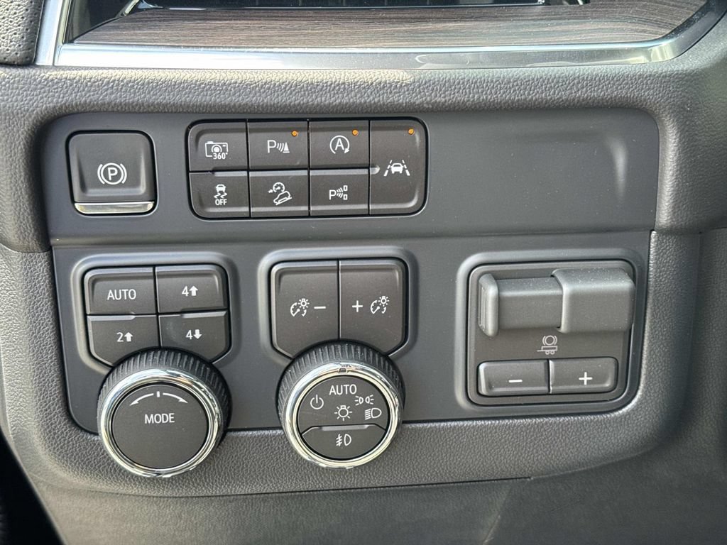 2026 Chevrolet Suburban Premier - Photo 23