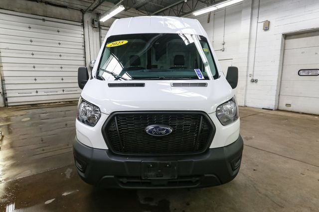 Used 2025  Ford Base image 4