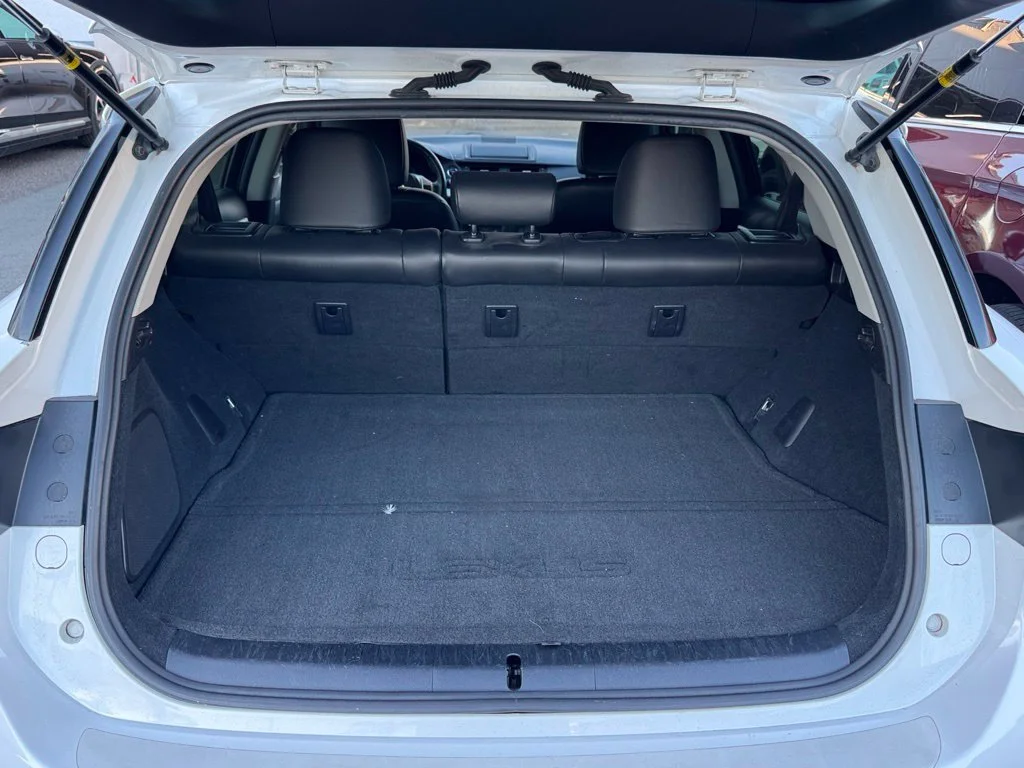 Used 2011 White Lexus 200h image 17