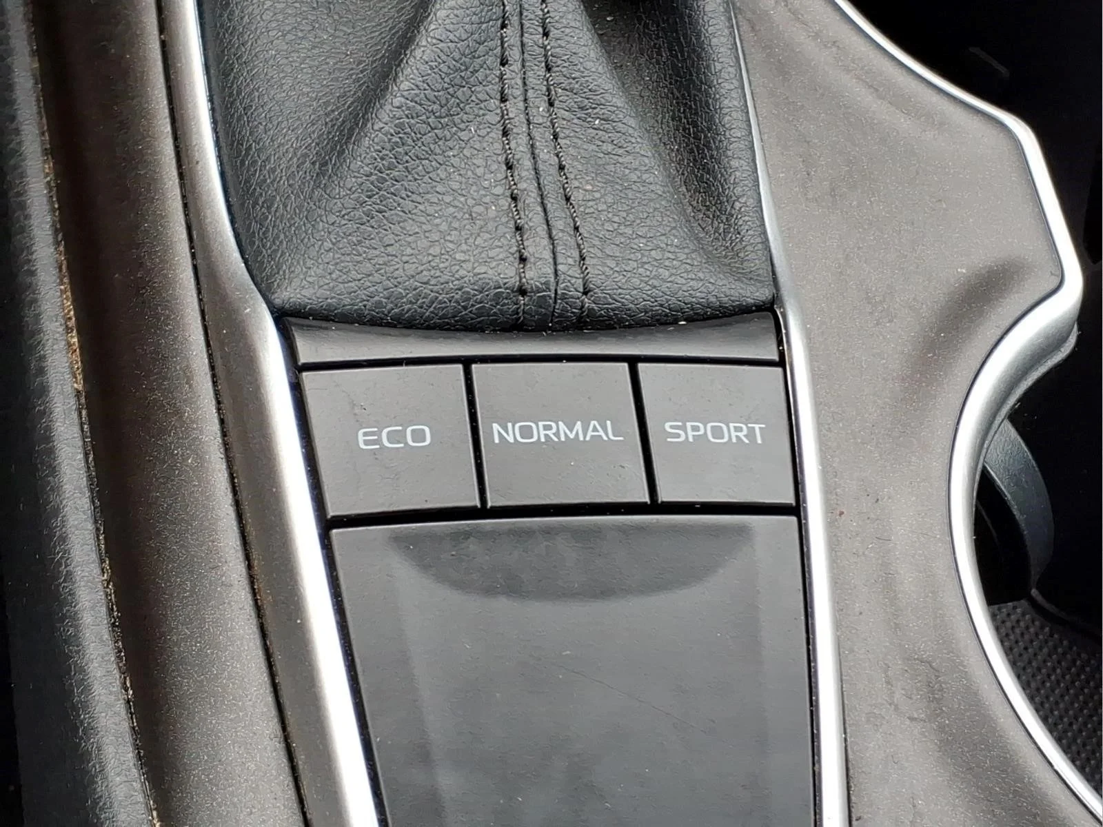 Certified Used 2022 Gray Toyota LE image 18