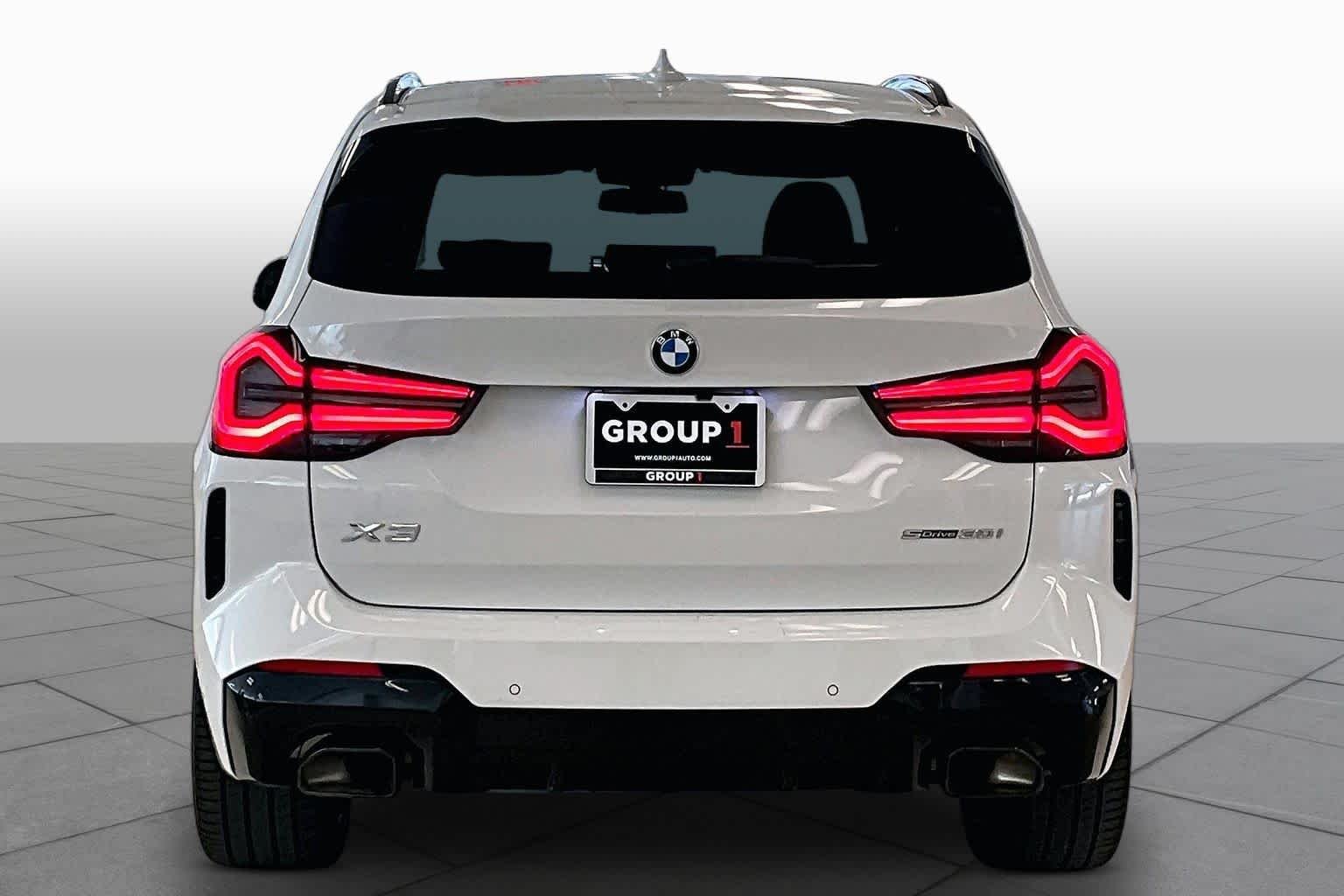 Used 2024 Alpine White BMW sDrive30i image 4