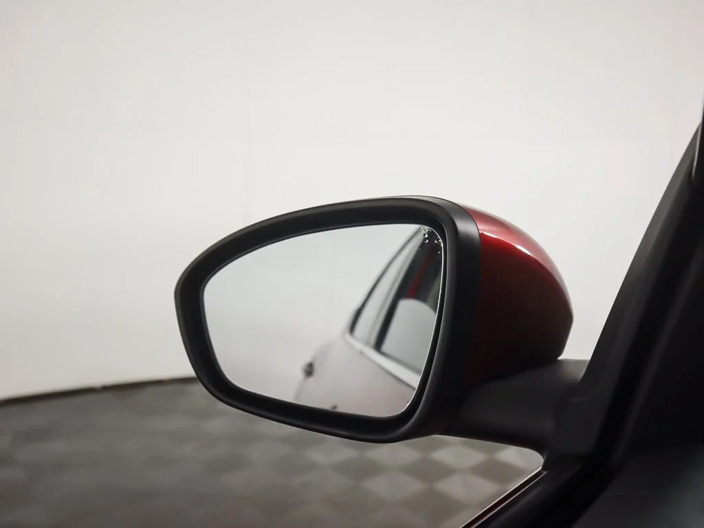 Used 2022 Scarlet Nissan SV image 31