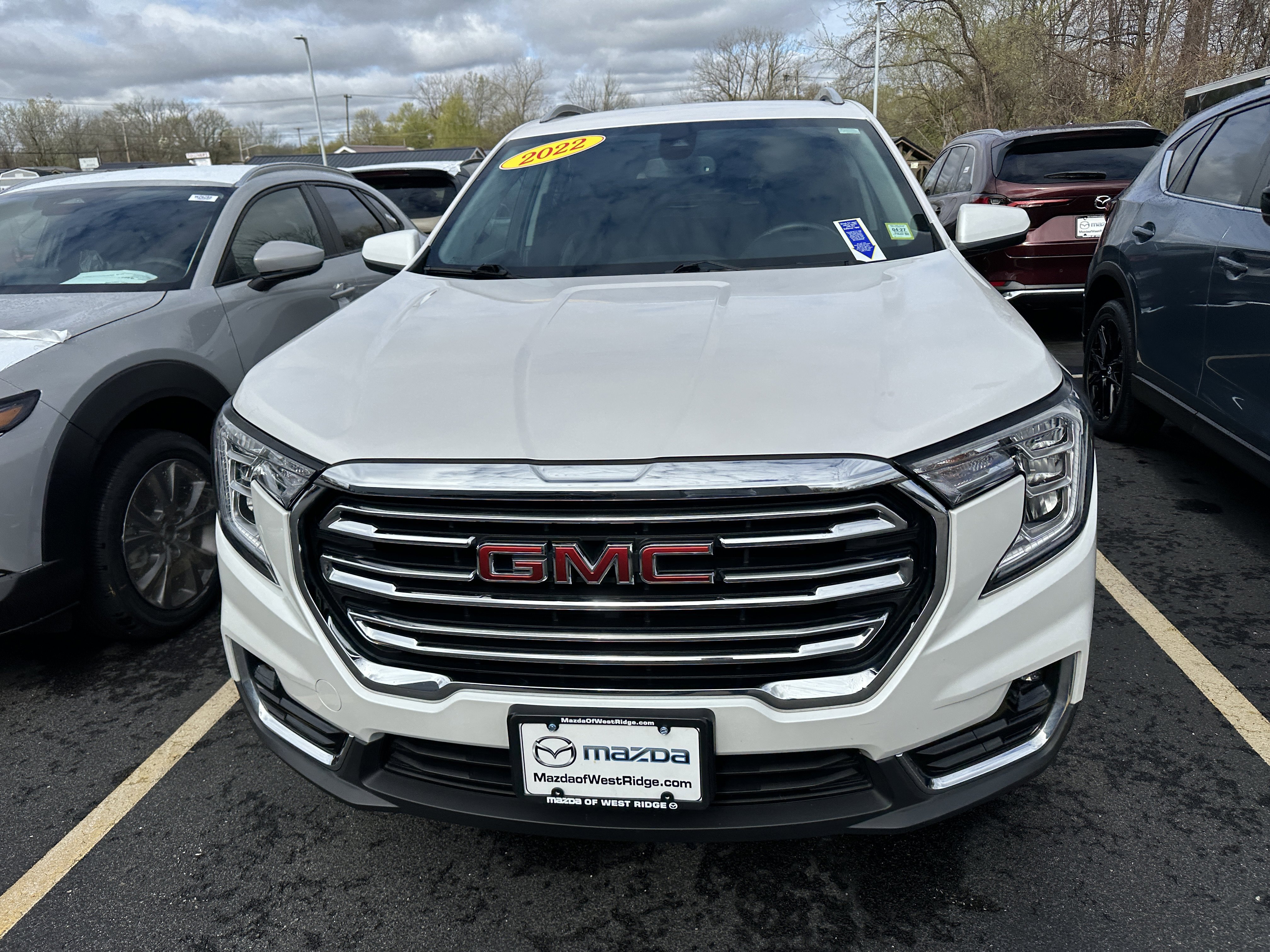 Used 2022 White Frost Tricoat GMC SLT image 3