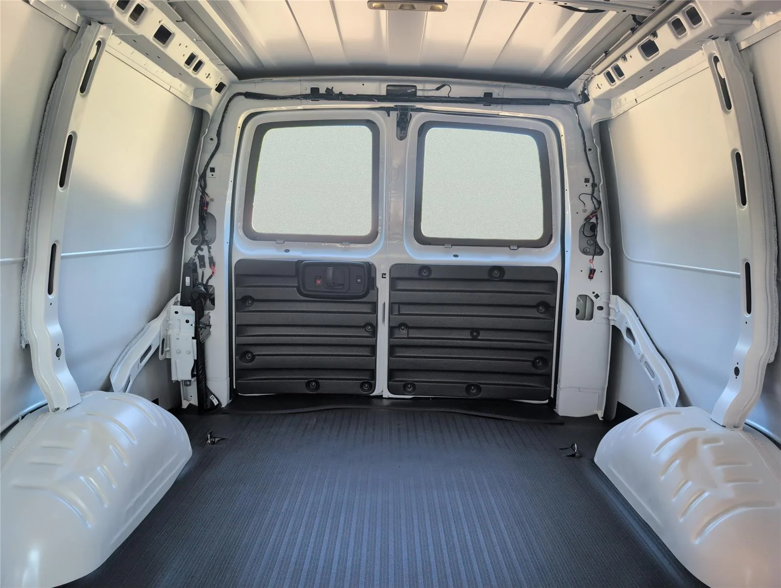 2026 Chevrolet Express Cargo Work Van - Photo 26