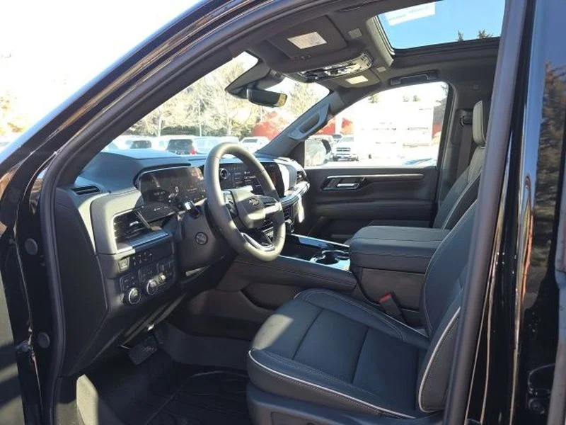 2026 Chevrolet Suburban Premier - Photo 13