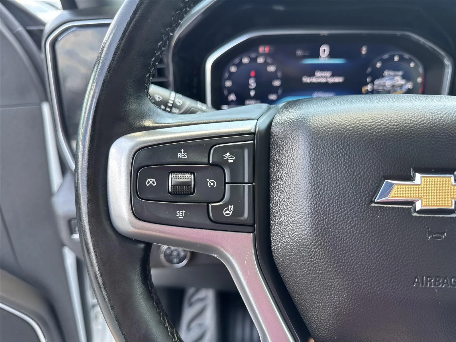 Used 2025 Summit White Chevrolet LT image 22