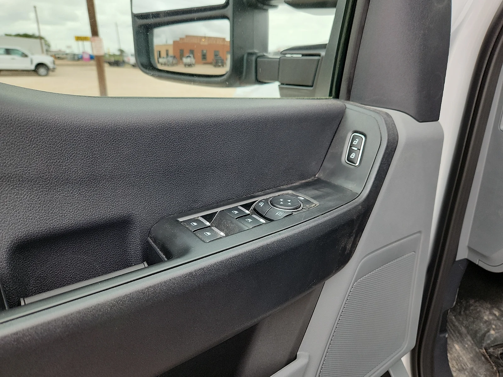 New 2026 Oxford White Ford F-350® XL image 15