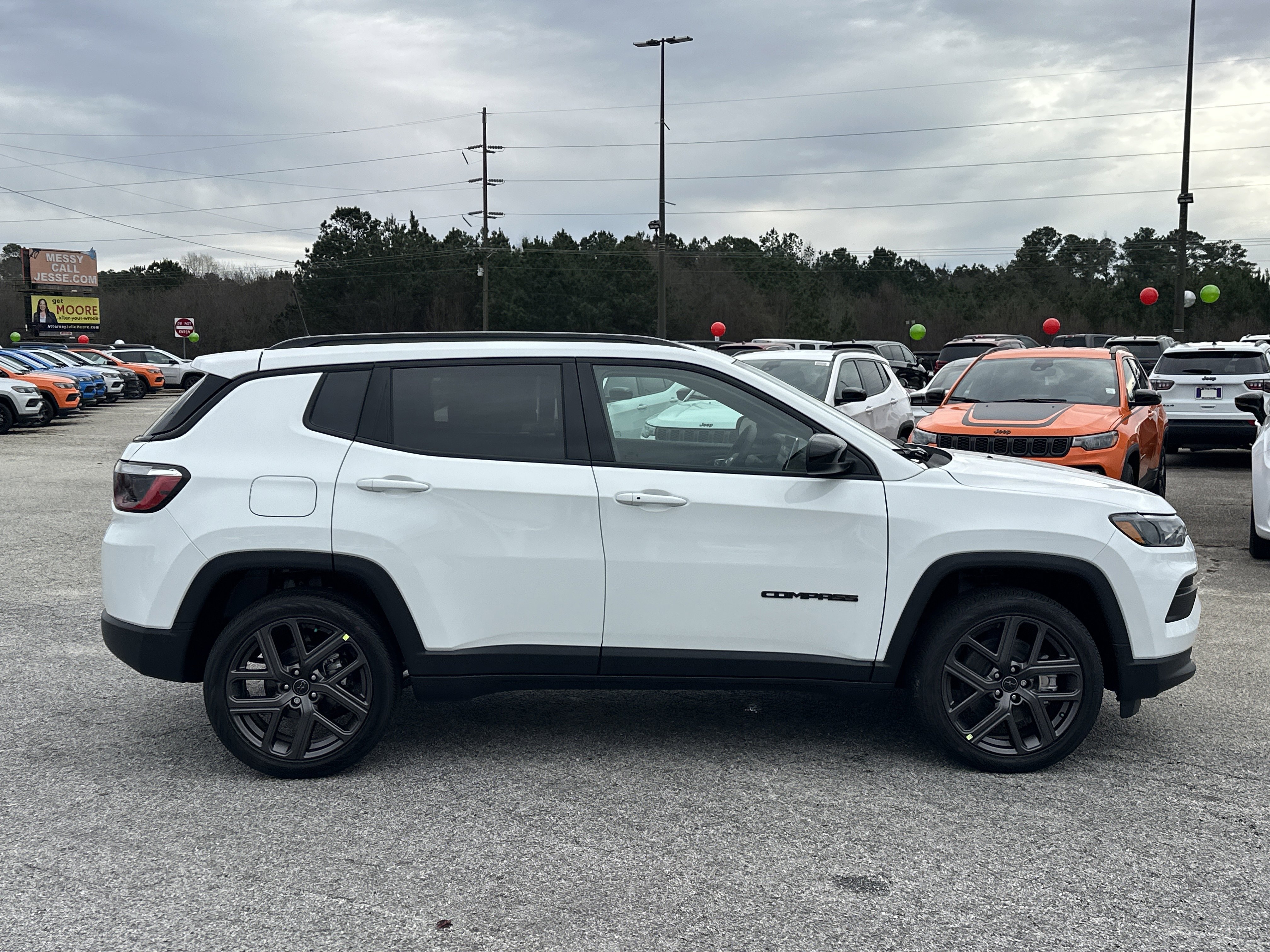 New 2026 Bright White Clear-Coat Exterior Paint Jeep Latitude Altitude image 9