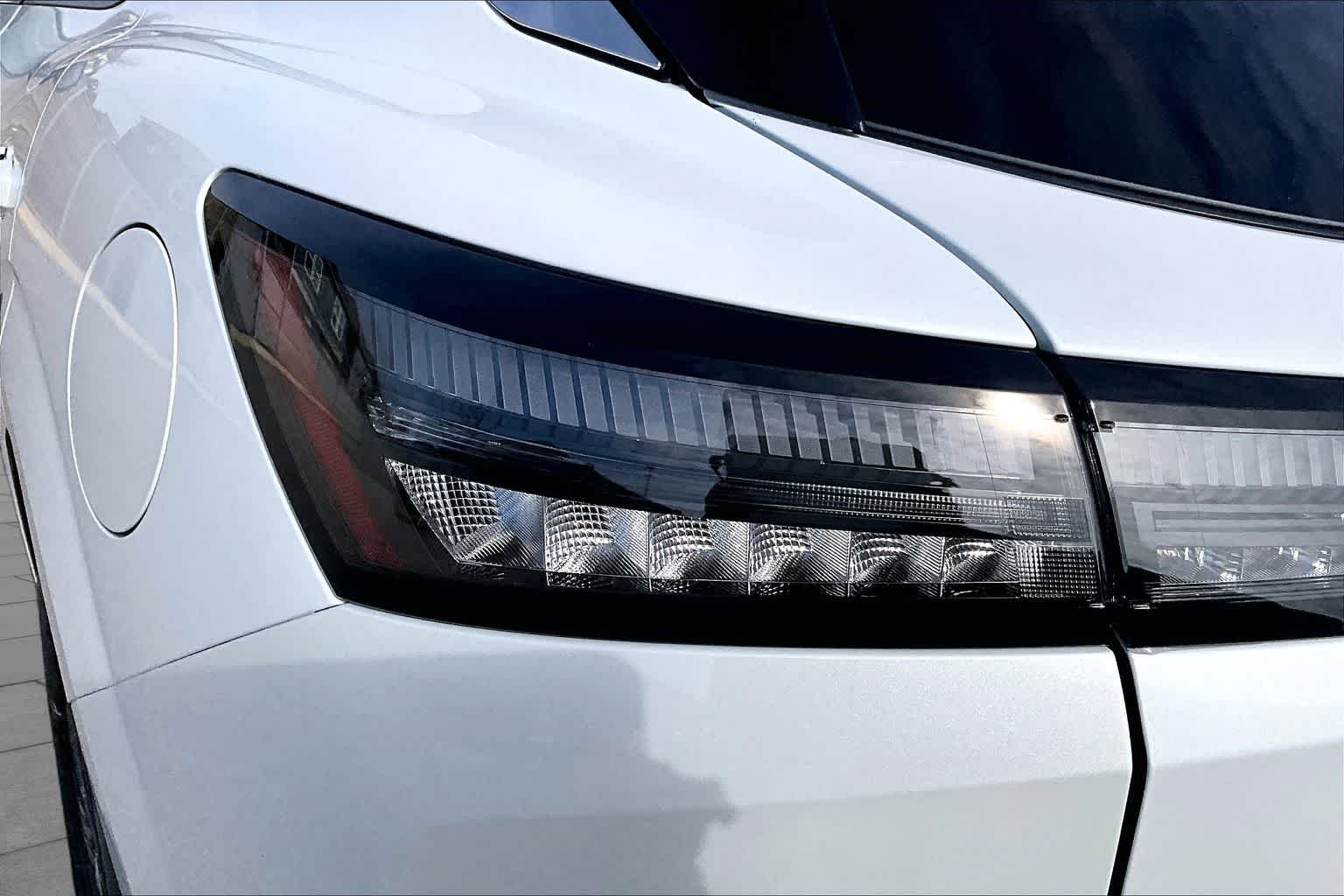 New 2026 Everest White Pearl TriCoat Nissan Platinum image 12