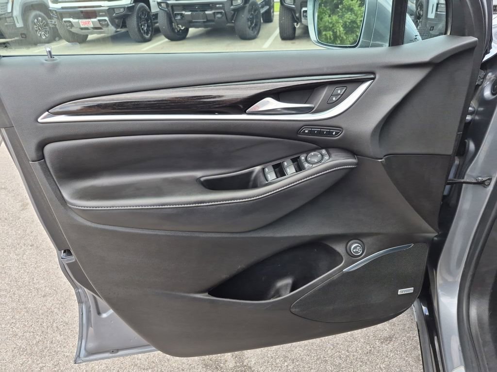 Used 2019 Includes Pitch Dark Night lower exterior accent color.) Buick Avenir image 19