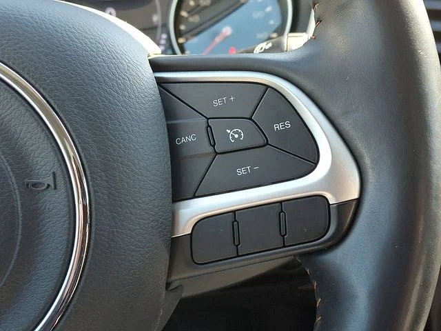 Used 2018 White Jeep Latitude image 22