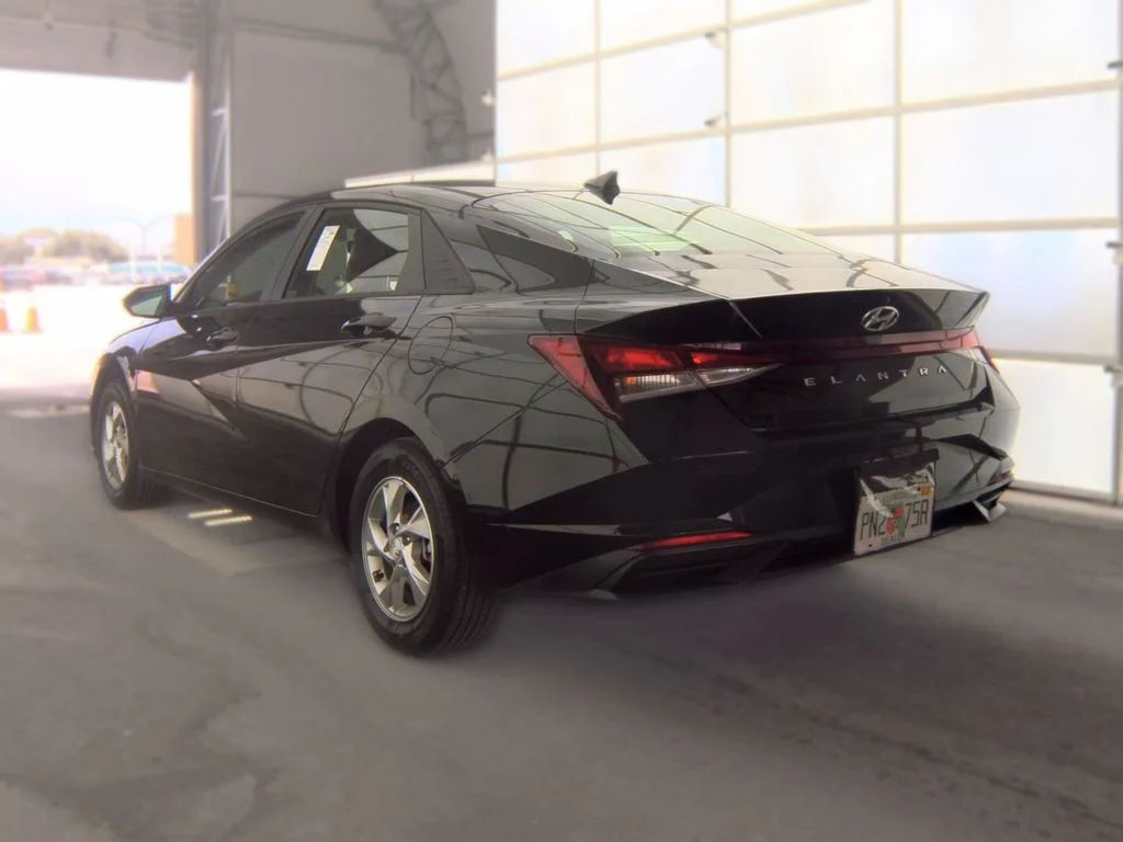 Used 2023 Black Hyundai SE image 4