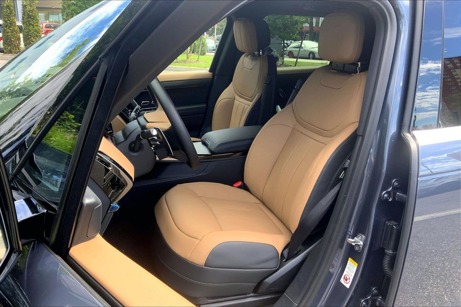 New 2027 Varesine Blue Land Rover Dynamic SE image 9