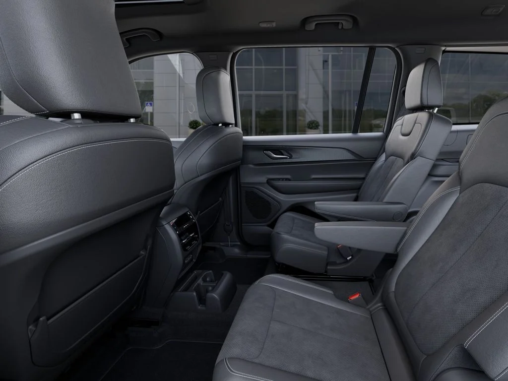 New 2025 Bright White Clear-Coat Exterior Paint Jeep Altitude X image 24