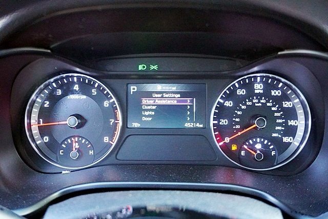 Used 2023 White Kia LX image 24