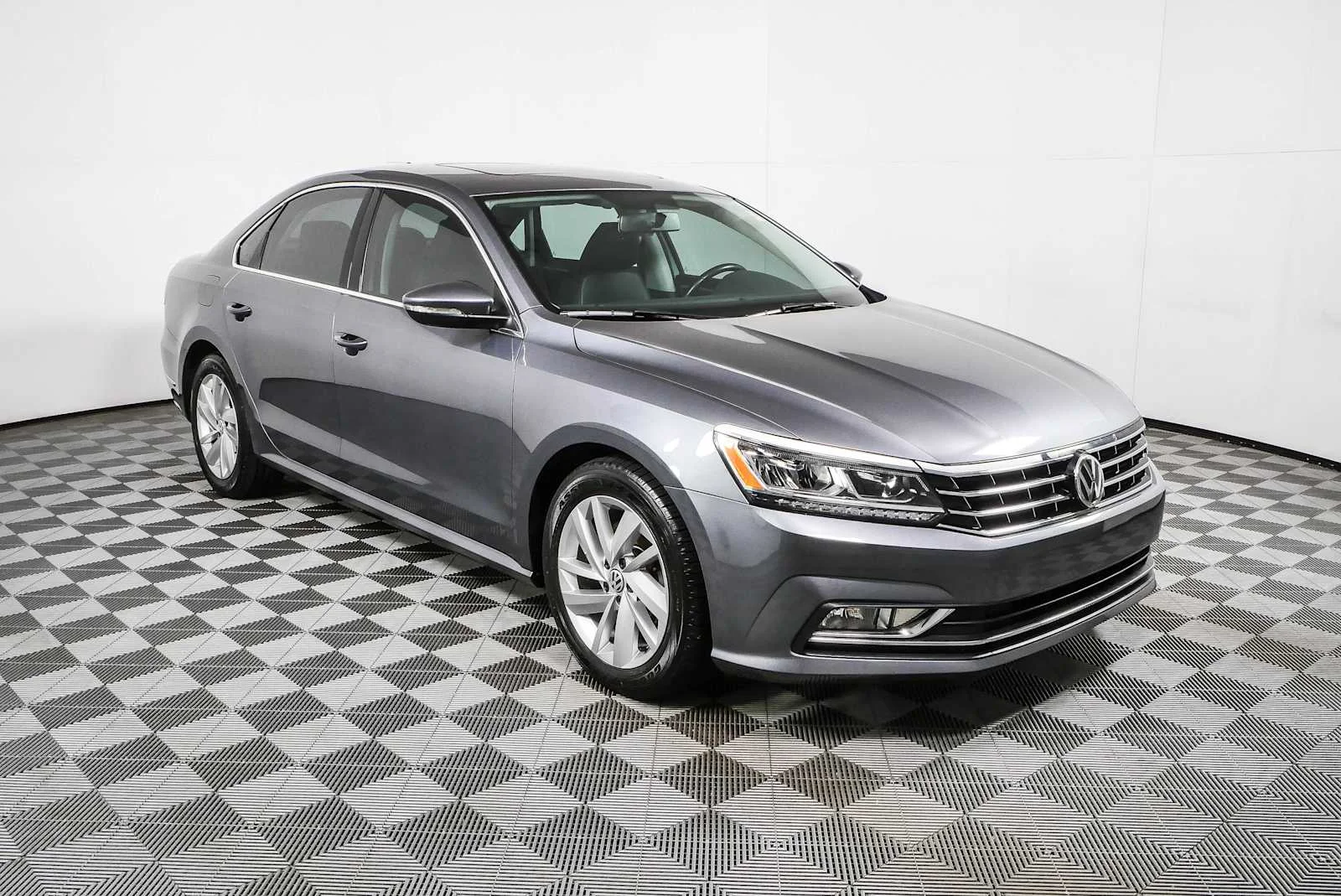 2018 Volkswagen Passat 2.0T SE Auto's photo