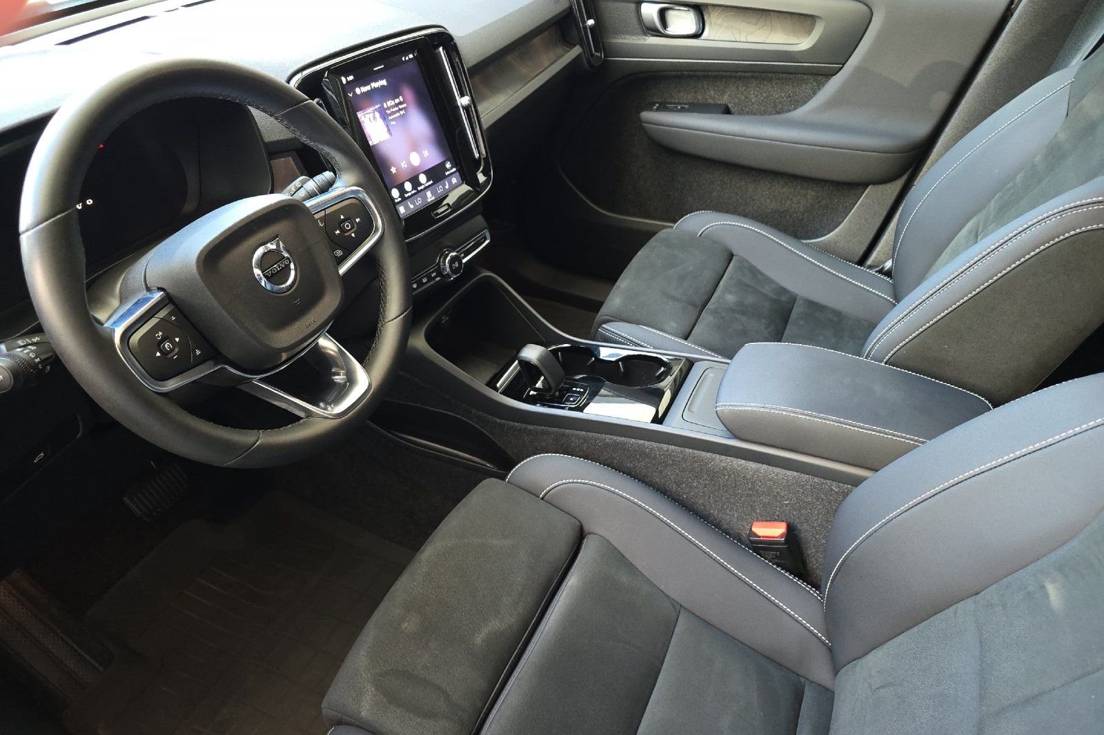 Used 2023 White Volvo Twin Plus image 9