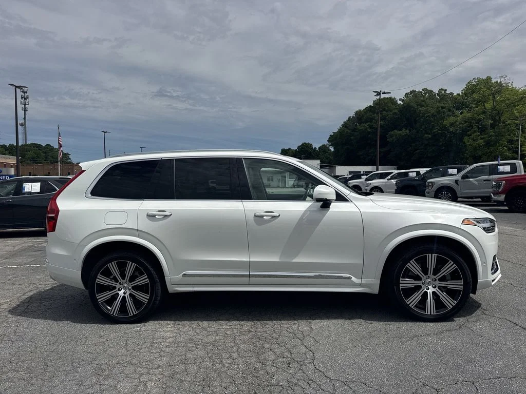 Used 2022 White Volvo T8 Inscription 7 Passenger image 8